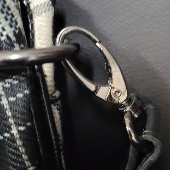 London Fog Purse - Shoulder Bag or Crossbody - Picture 2 of 11